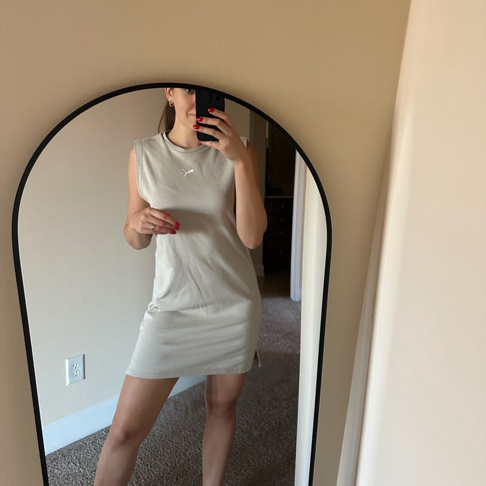 puma-sleeveless,pullover,embroidered logo, shirt beige dress / Small